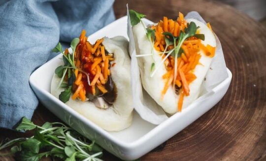 Bao Buns su smulkintais mėsos likučiais ir daržovėmis