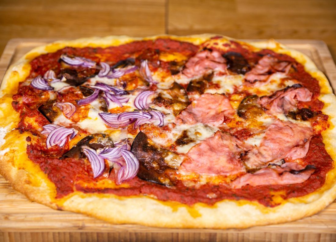 Storapadė itališka pica su namie turimais ingredientais
